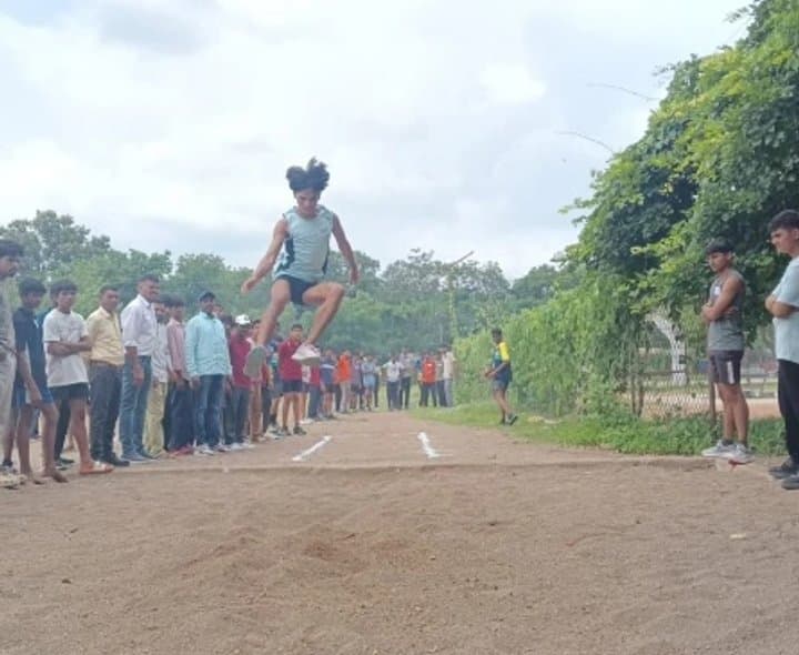 జిల్లా అథ్లెటిక్స్‌లో సత్తా చాటిన క్రీడాకారులు