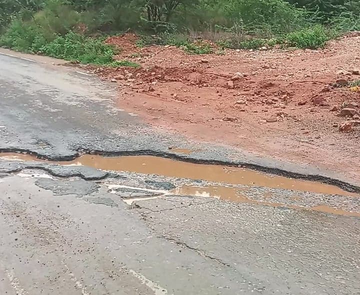 ఖాజీపేటలో అధ్వానంగా బద్వేల్ రోడ్డు - Udayam