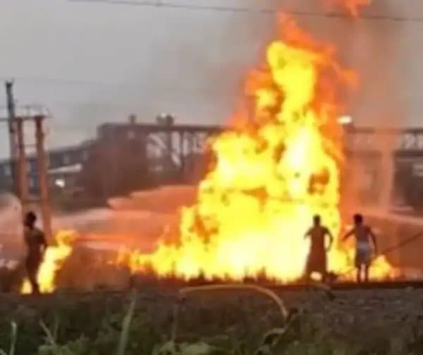 బెంగాల్‌లో భారీ అగ్నిప్రమాదం: 20 మందికి గాయాలు - Udayam Digital