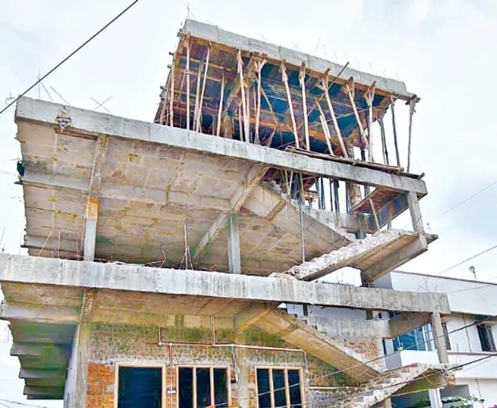 పాల్వంచలో యథేచ్ఛగా అక్రమ నిర్మాణాలు