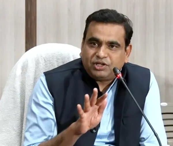 కేటీఆర్ సినిమా మాటలు మానుకోవాలి: ఎంపీ చామల