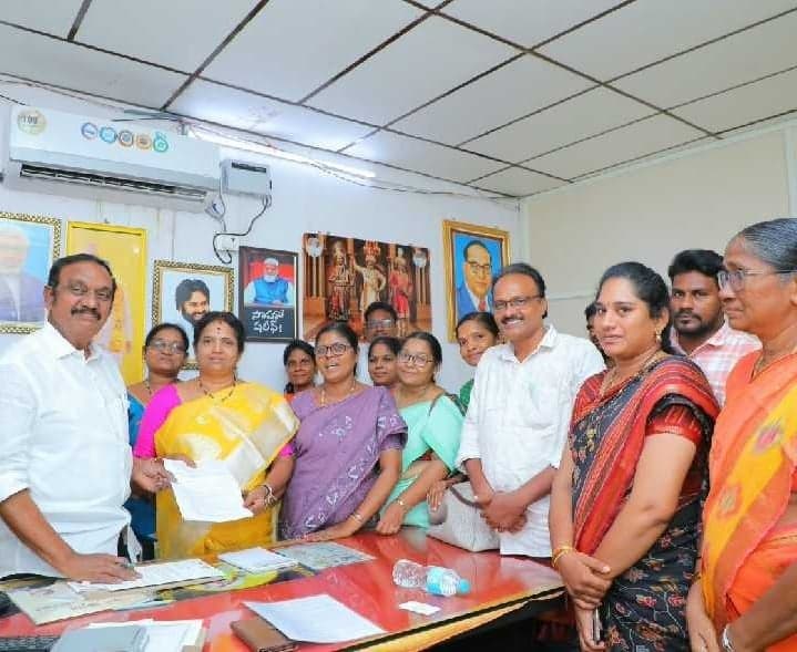బాలల రెస్క్యూ వాహనానికి ఎమ్మెల్యే హామీ - Udayam