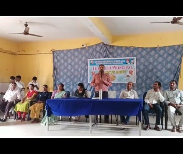 గురుకులంలో పేరెంట్స్ మీటింగ్