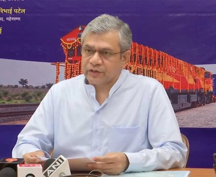 దేశంలో తొలి స్టీల్ ఉప్పు రైలు