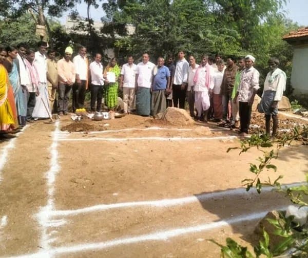 జలాల్‌పూర్‌లో ఇందిరమ్మ ఇంటి నిర్మాణానికి భూమి పూజ