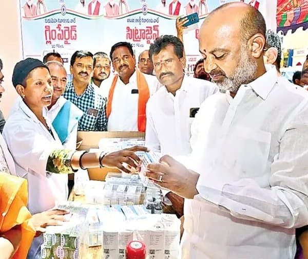 ప్రమాద బాధితులకు మంత్రి బండి సంజయ్ సాయం