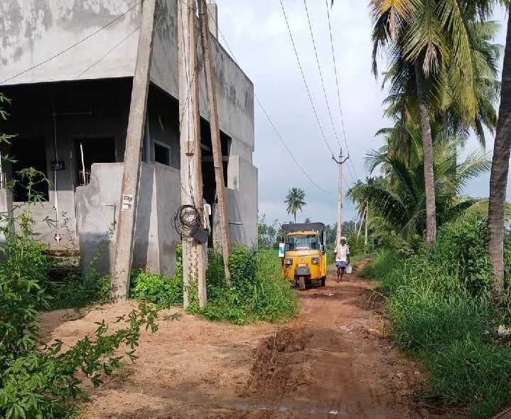 ఉండ్రాజవరంలో కనీస వసతులు కరవు - Udayam