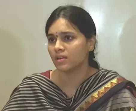 జోగి మేఘన కారు ప్రమాదంపై సమగ్ర విచారణకు మహిళా కమిషన్ సూచన