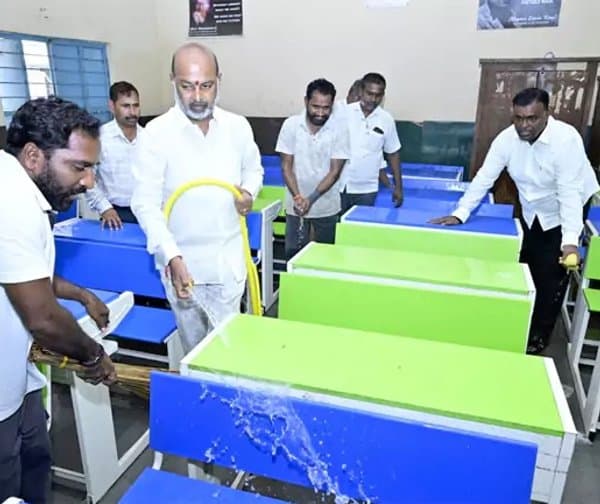 ‘స్వచ్ఛ పాఠశాల’లో కేంద్రమంత్రి బండి సంజయ్ - Udayam Digital