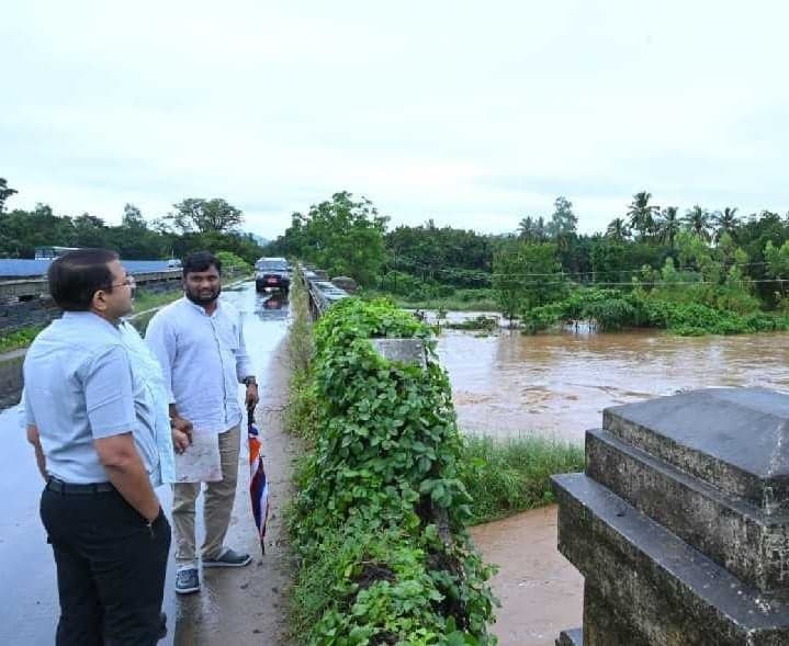 తుఫాను ప్రభావిత ప్రాంతాల్లో కలెక్టర్ పర్యటన - Udayam