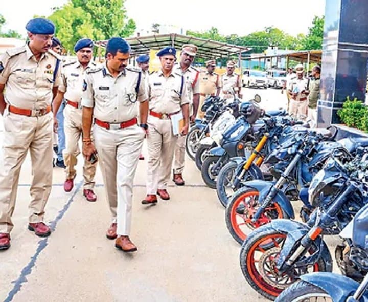 అంతర్‌జిల్లా బైక్‌ దొంగల ముఠా అరెస్టు