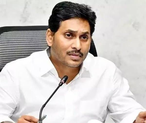 ఫార్మా సిటీ బాధితులకు మెరుగైన పరిహారం అందించాలి: జగన్