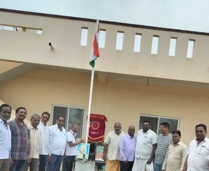వాసవి క్లబ్ ఆధ్వర్యంలో జాతీయ జెండా ఆవిష్కరణ