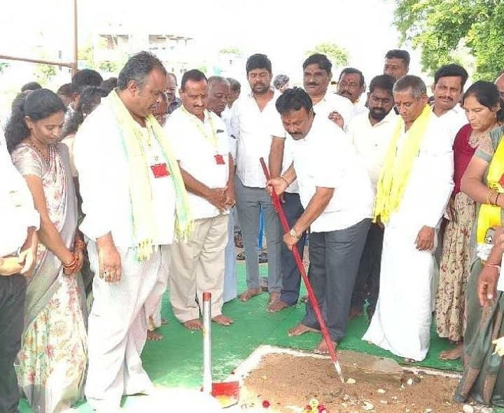 నందికొట్కూరులో సీసీ రోడ్డు పనులకు శ్రీకారం