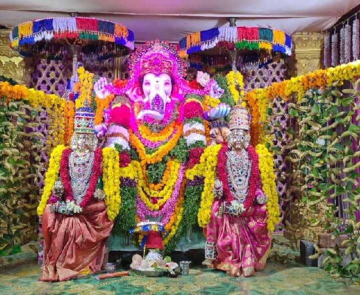 2 వేల అరటి పండ్లతో బాల గణేశుడి అలంకరణ