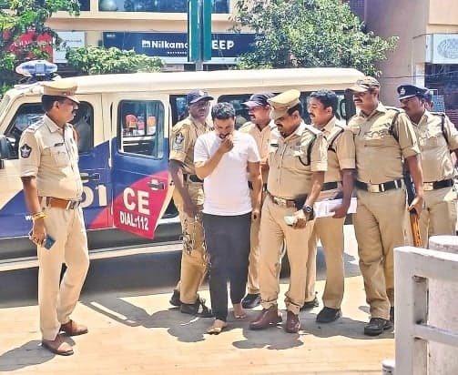 ఏఈ కుటుంబం కేసులో సాధిక్‌ ఖాన్‌ను విచారించిన పోలీసులు - Udayam