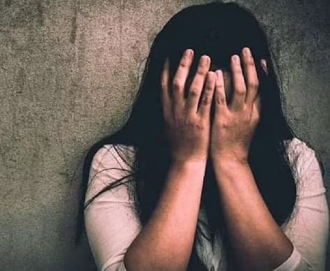కంటి పరీక్ష పేరుతో మహిళపై అత్యాచారం