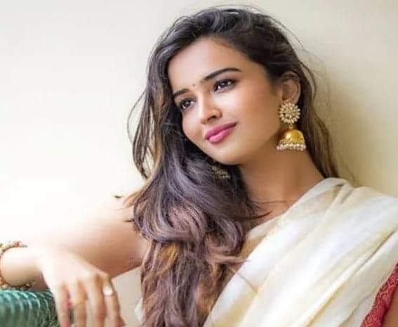 కోలీవుడ్‌లోకి పూజిత పొన్నాడ