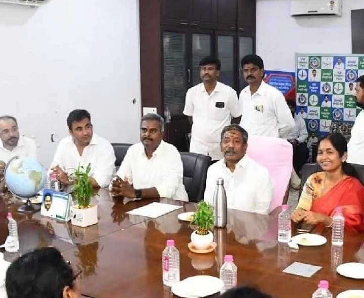 జగన్‌ పర్యటనకు వైసీపీ నేతల సమీక్ష