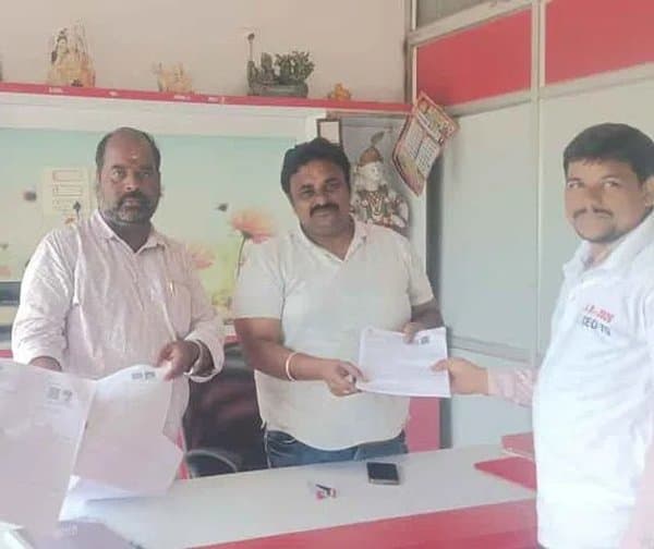 పిట్లంలో ఇంటింటికీ ఎస్‌ఐఆర్‌ ఫారాల పంపిణీ