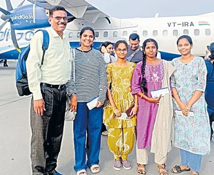 విద్యార్థినులకు విమాన ప్రయాణం