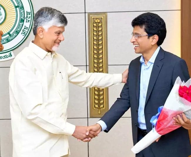 సీఎం చంద్రబాబును కలిసిన రాధాకృష్ణ