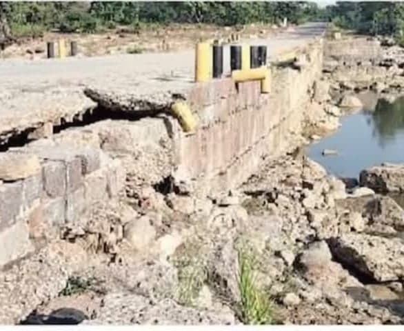 నిధులు మంజూరైనా వంతెన పనులు శూన్యం - Udayam