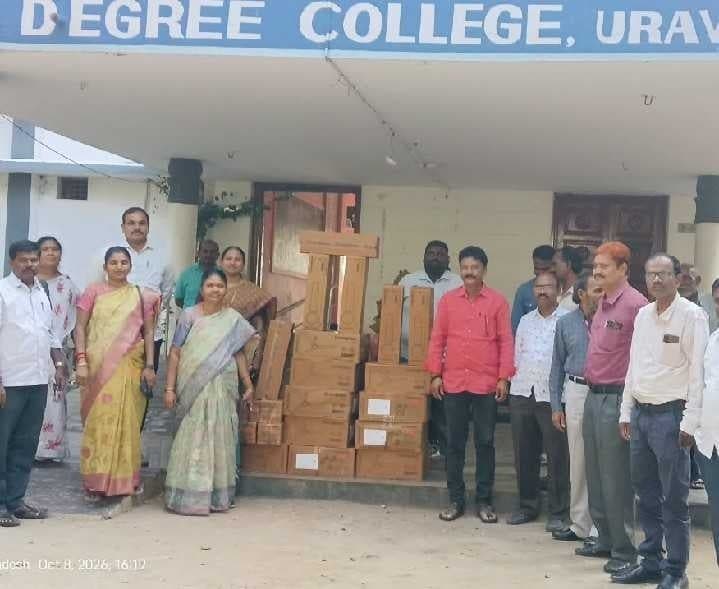 ఉరవకొండ కళాశాలకు 40 ఫ్యాన్ల విరాళం - Udayam