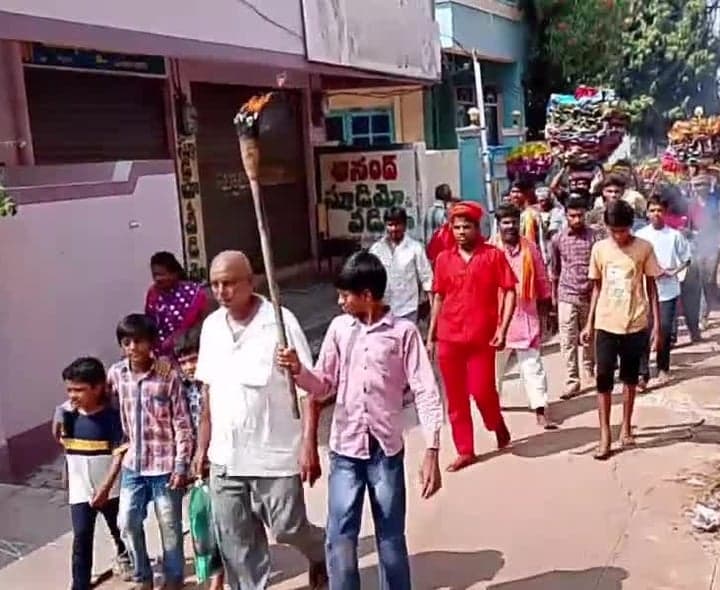 సత్తెమ్మ తల్లికి భక్తిశ్రద్ధలతో బోనాలు - Udayam