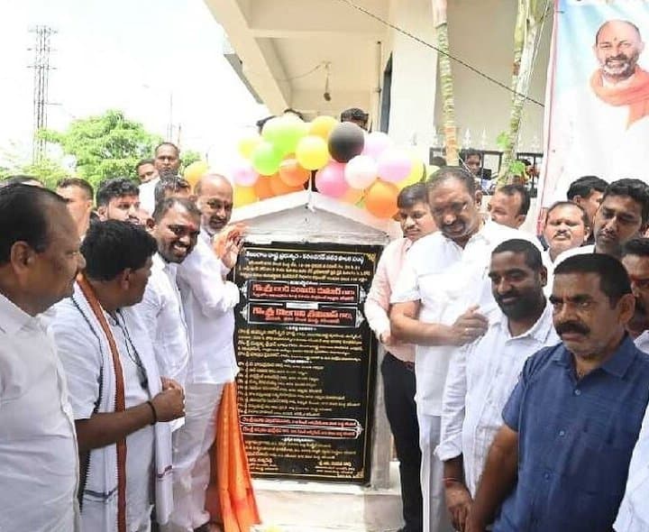 అభివృద్ధి పనులకు శంకుస్థాపన చేసిన బండి సంజయ్‌