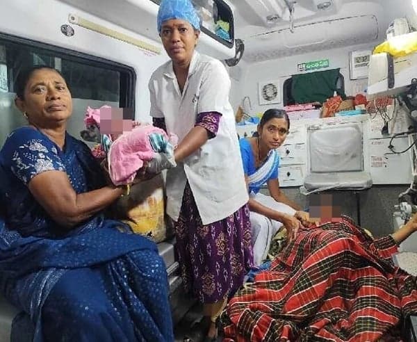 108 అంబులెన్స్‌లో ప్రసవించిన మహిళ - Udayam