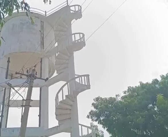 నల్లాలున్నా తీరని నీటి కష్టాలు - Udayam