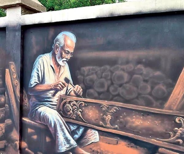 బల్లార్ష టేకు: కళాత్మక ప్రహరీ