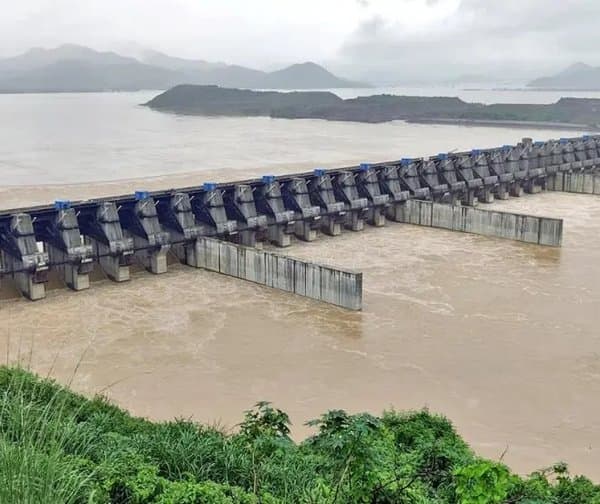 పోలవరం బ్యాక్ వాటర్: ముంపు ప్రాంతాల్లో అధికారుల తనిఖీ