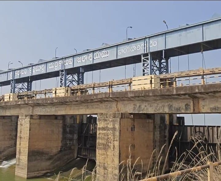 ప.గో: ఆయకట్టులకు నీటి గండం