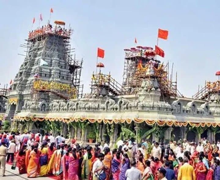 యాదగిరిగుట్టలో భక్తులకు ఉచిత దర్శన సౌకర్యం