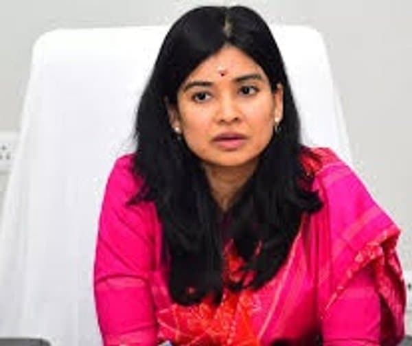 ఇందిరమ్మ ఇండ్ల నిర్మాణంలో వేగం పెంచండి: కలెక్టర్ - Udayam Digital