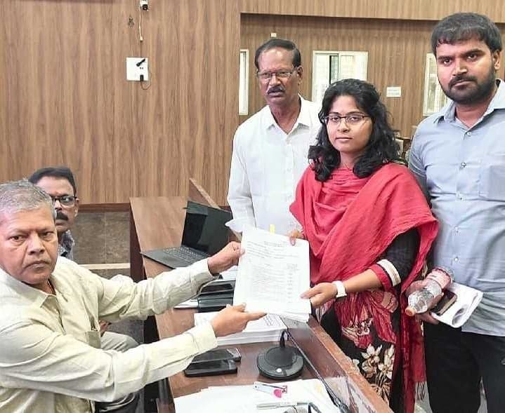 పాలసముద్రం జడ్పీటీసీగా నందిని నామినేషన్‌ - Udayam