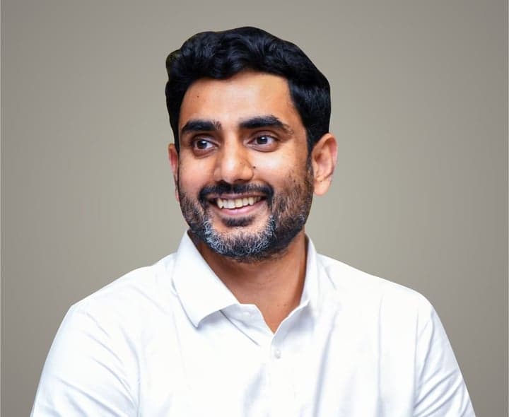 విద్యా వ్యవస్థ రాజకీయాలకు దూరంగా ఉండాలి: లోకేశ్‌ - Udayam