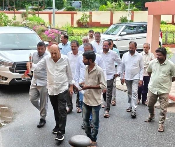 గనుల్లో ప్రమాదాలపై జీఎంతో చర్చ