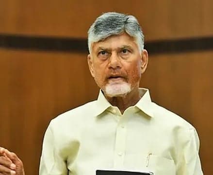 తిరుమలలో టీటీడీ అధికారులతో సీఎం సమీక్ష
