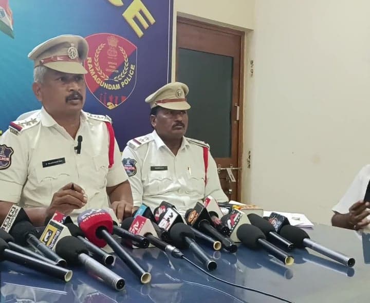 మైనర్లకు వాహనాలు ఇస్తే కేసులు - Udayam