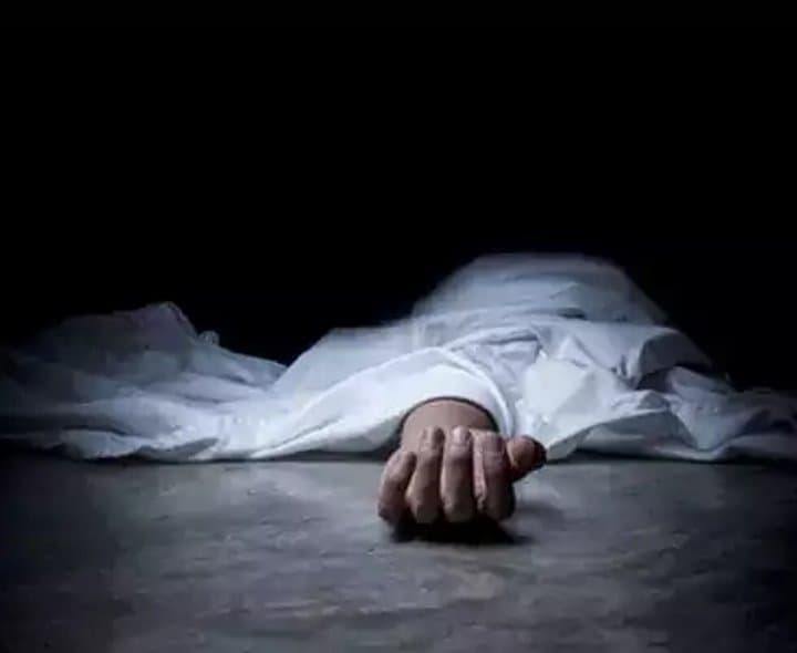 కొడుకును కాపాడబోయి విషాదం