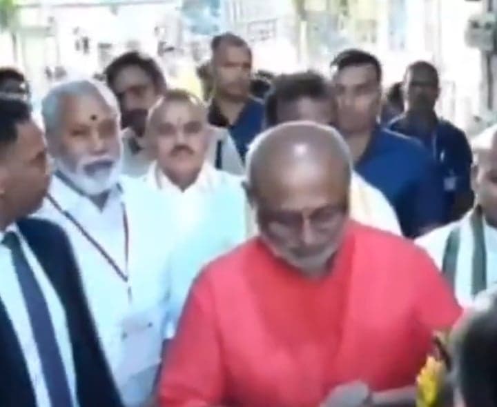 తిరుచానూరు పద్మావతి అమ్మవారిని దర్శించుకున్న ఉపరాష్ట్రపతి