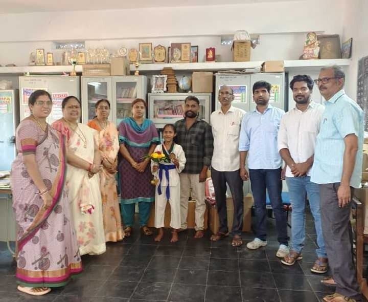 ఎస్.రాయవరం: టైక్వాండోలో సత్తా చాటిన విద్యార్థిని - Udayam
