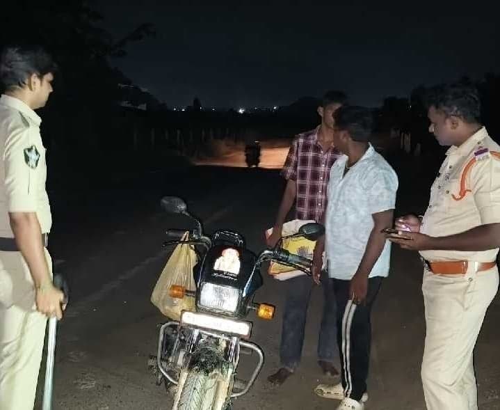 గుడిపల్లి సరిహద్దులో వాహన తనిఖీలు - Udayam
