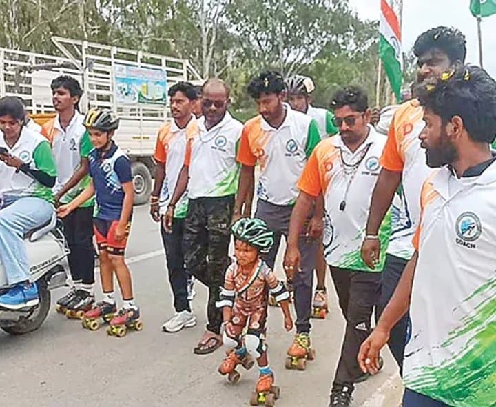 మూడేళ్ల బుడతడి స్కేటింగ్‌ రికార్డు