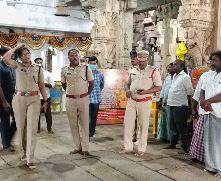 శ్రీరంగనాయక స్వామి ఆలయంలో విగ్రహాల చోరీ