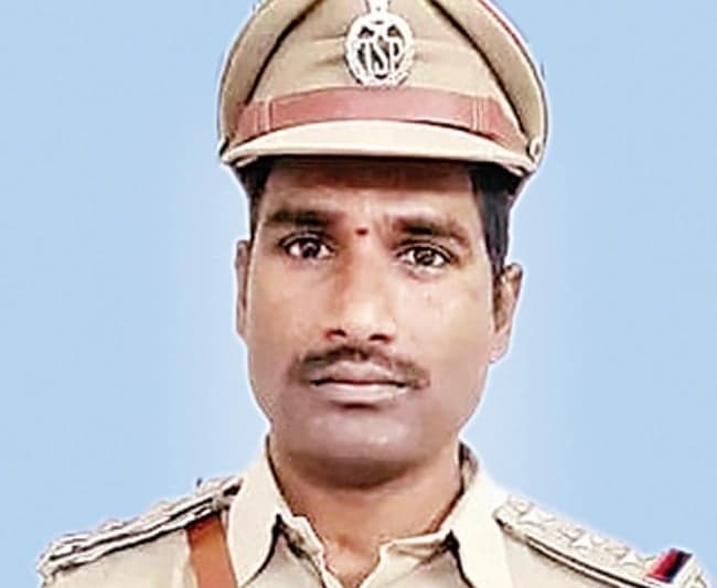 డిటెక్టివ్ ఇన్‌స్పెక్టర్ అరెస్ట్