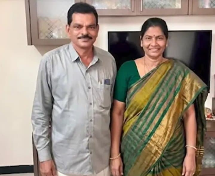 గోదావరిలోకి దూకిన ఏఈ కుటుంబం